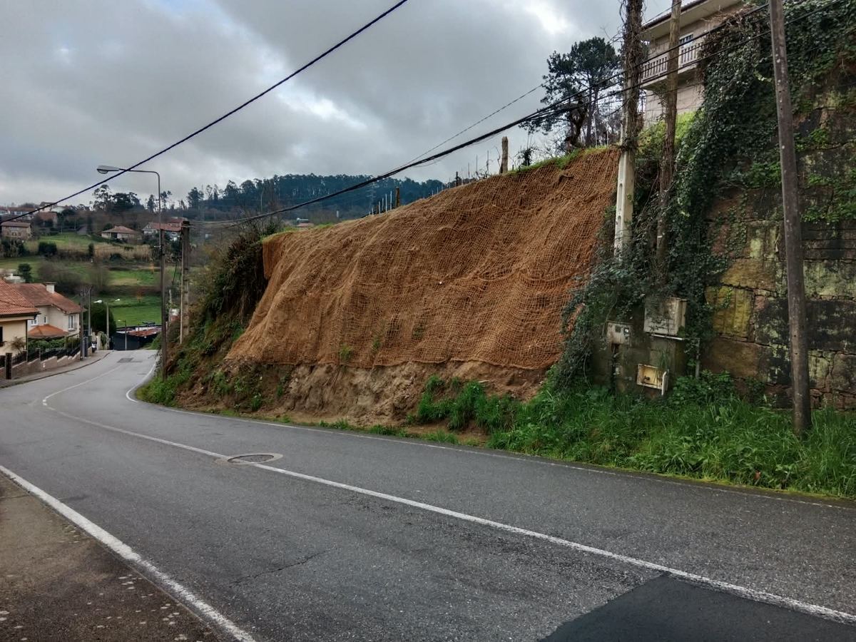 Talo xardinería talud de contención carretera